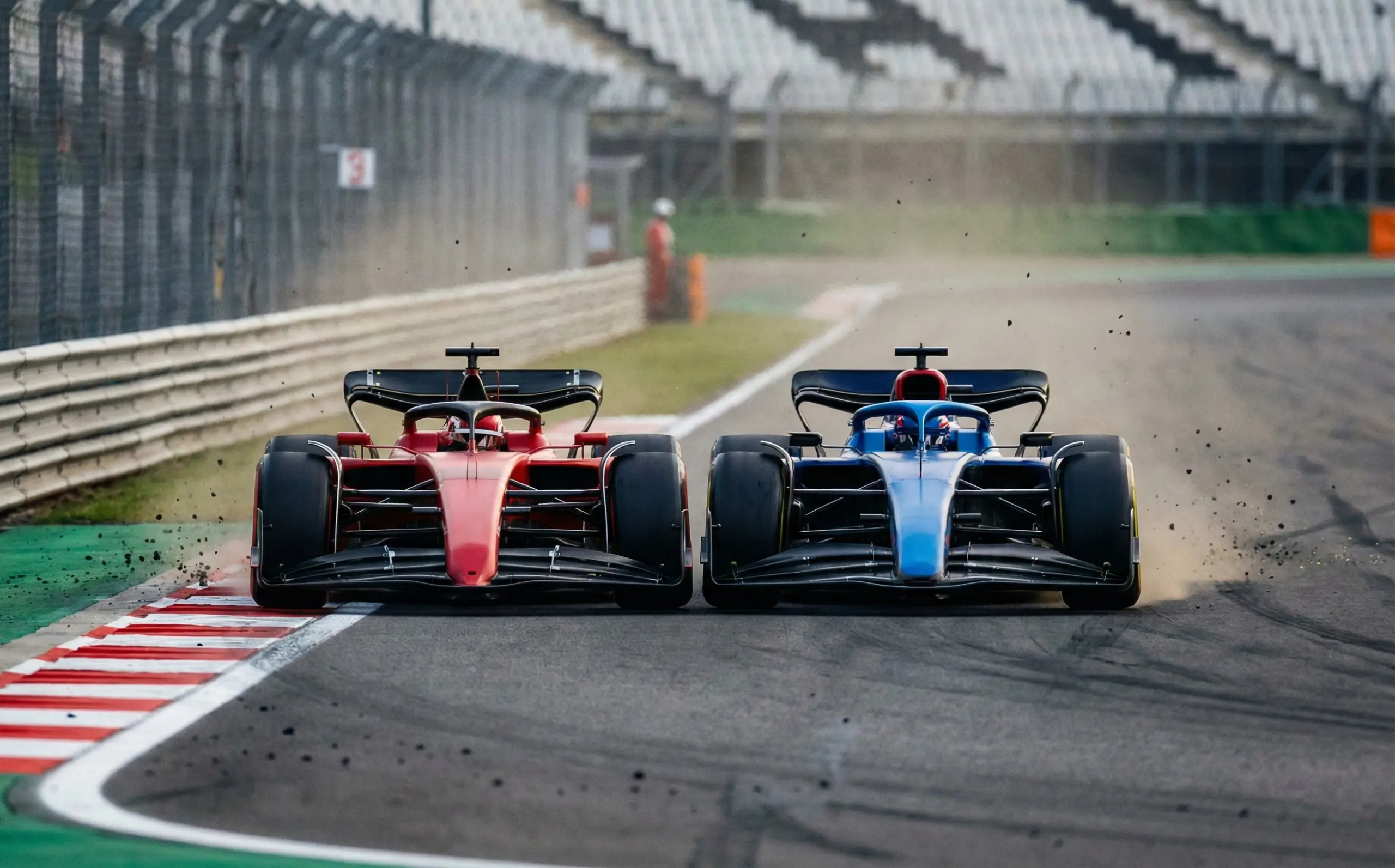 Zwei Formel 1 Autos im direkten Zweikampf auf der Rennstrecke